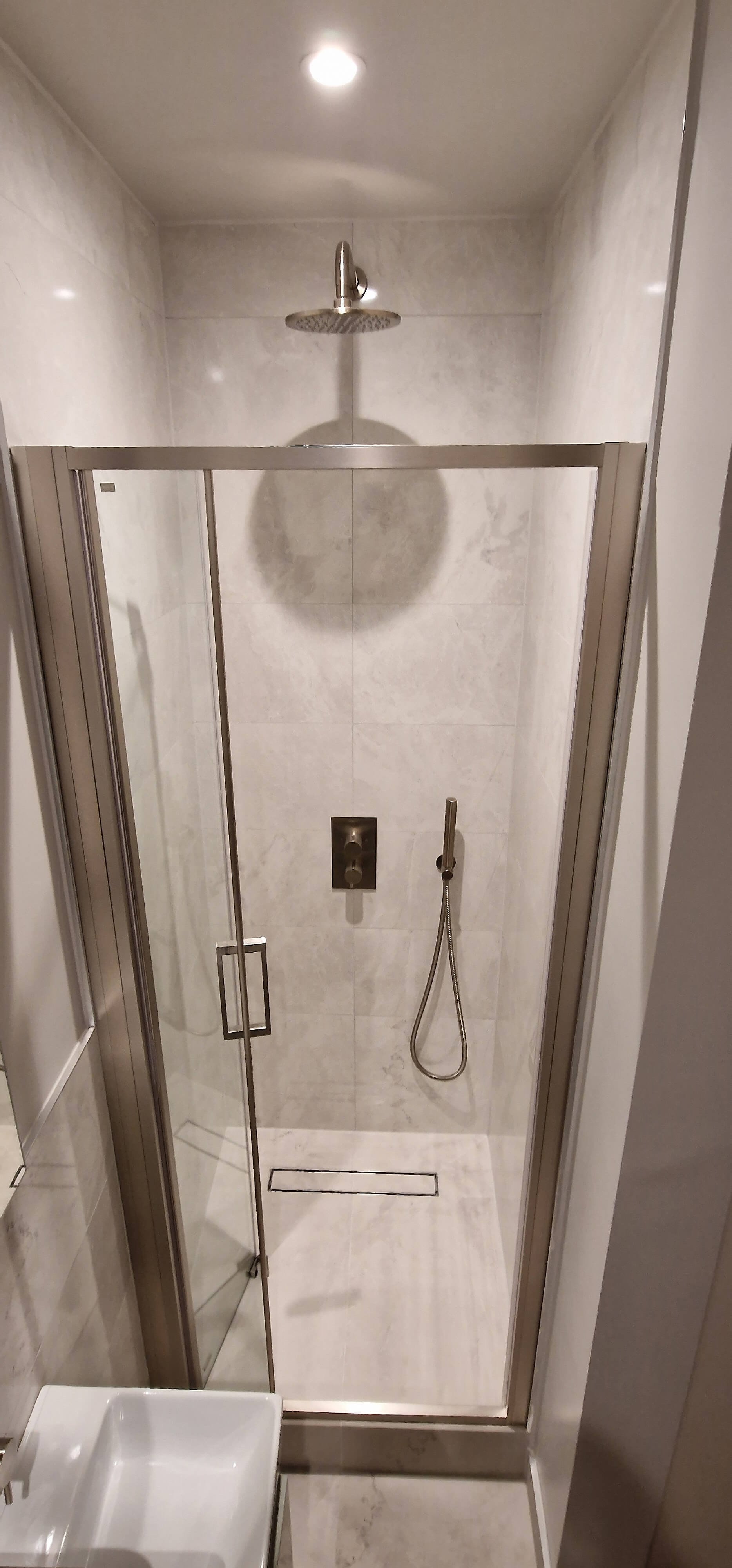 Marble walk-in shower with rainfall head, Chelsea SW10 Marble walk-in shower with a rainfall shower head, Chelsea SW10