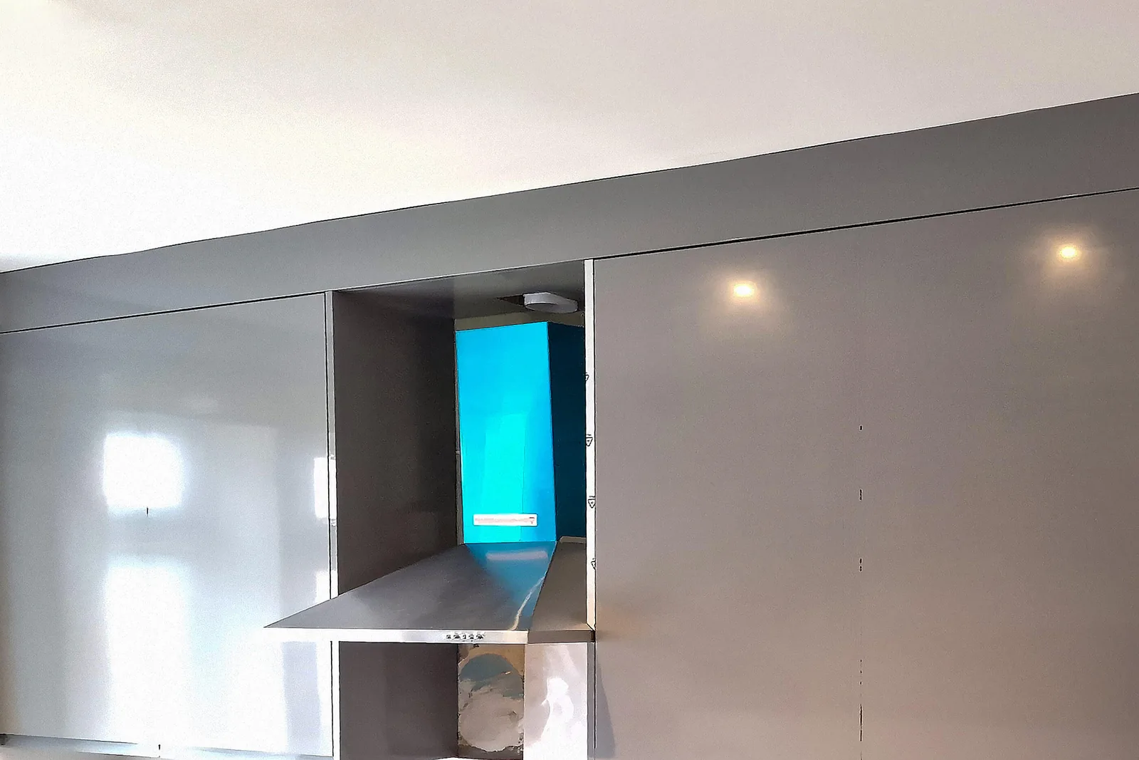 Integrated cooker hood and grey gloss wall units in Carshalton kitchen renovation