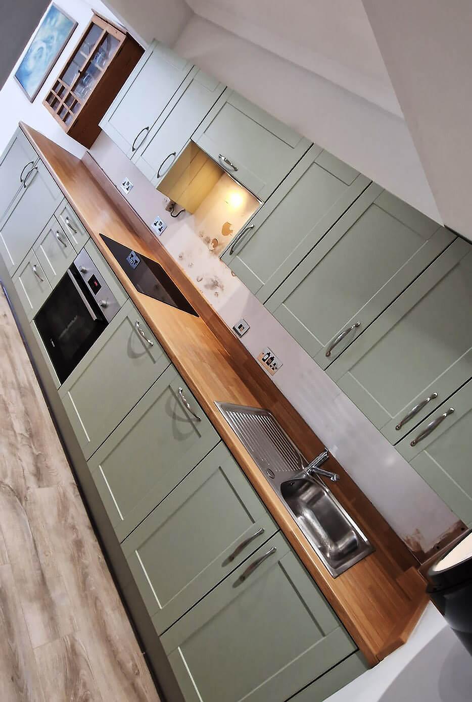Fitted kitchen with oven, hob and extractor hood installed in Shepherds Bush kitchen renovation